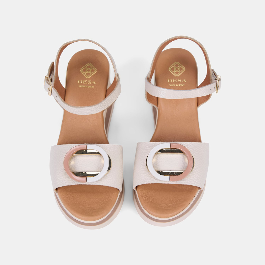 Kadın Bej Metal Halka Aksesuarlı Dolgu Topuklu Deri Sandalet