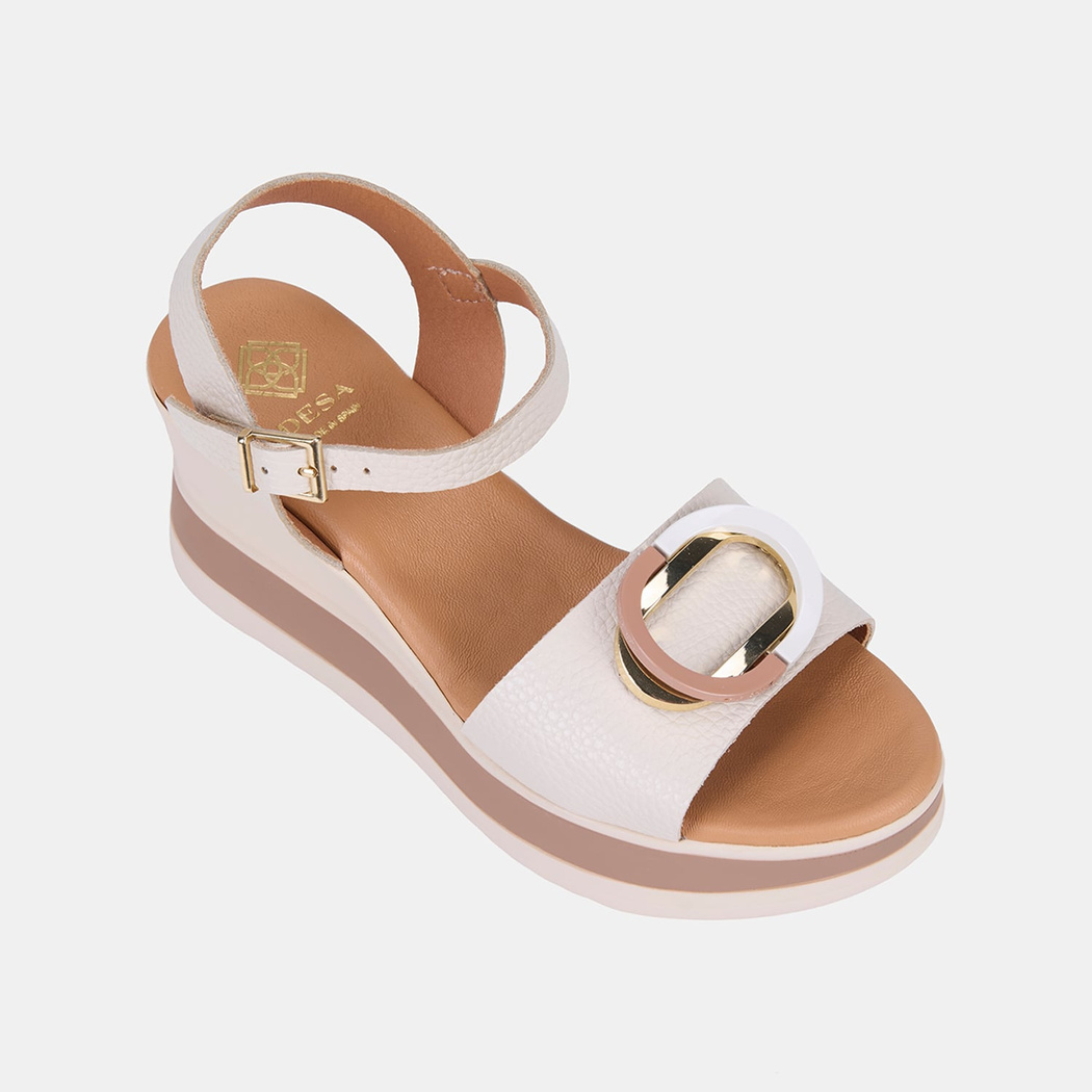 Kadın Bej Metal Halka Aksesuarlı Dolgu Topuklu Deri Sandalet