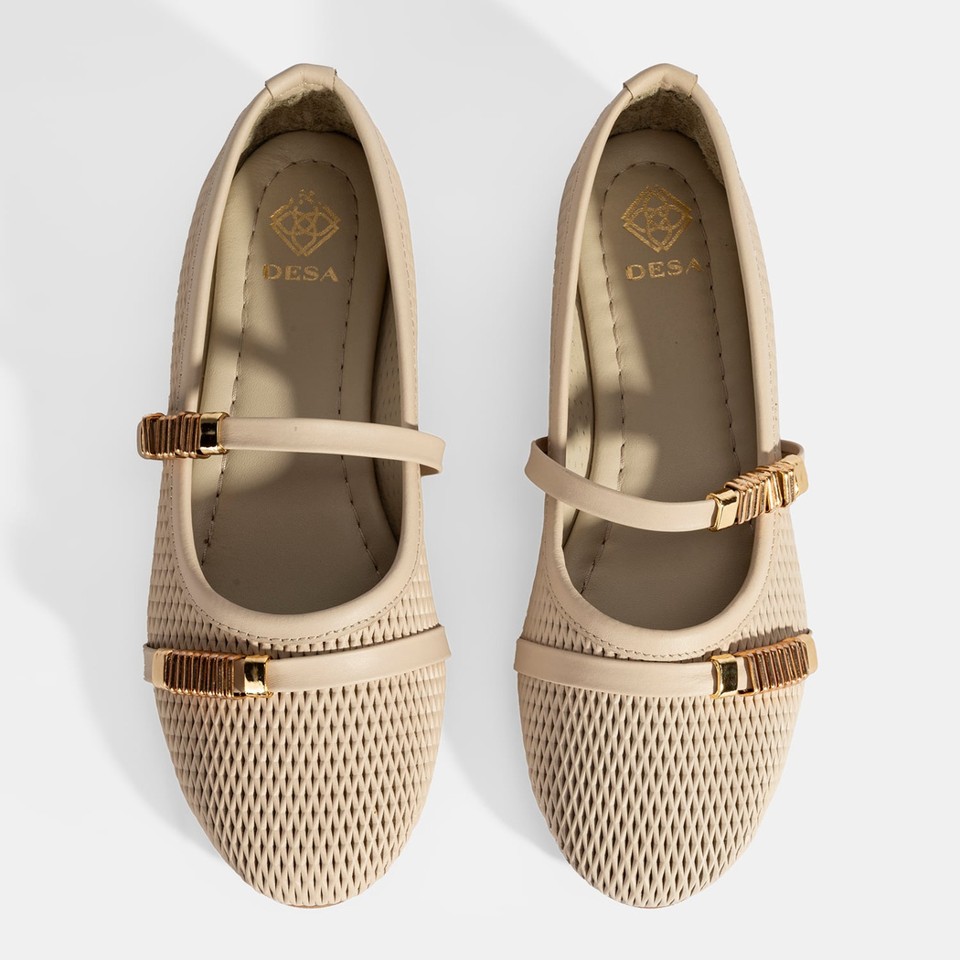 Kadın Bej Metal Toka Aksesuarlı Deri Babet