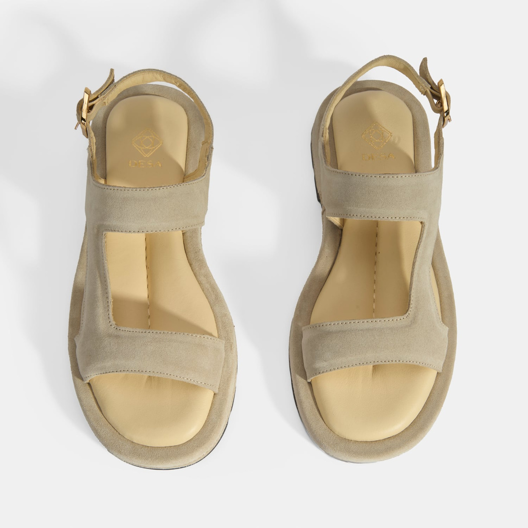 Kadın Bej Süet Tokalı Sandalet