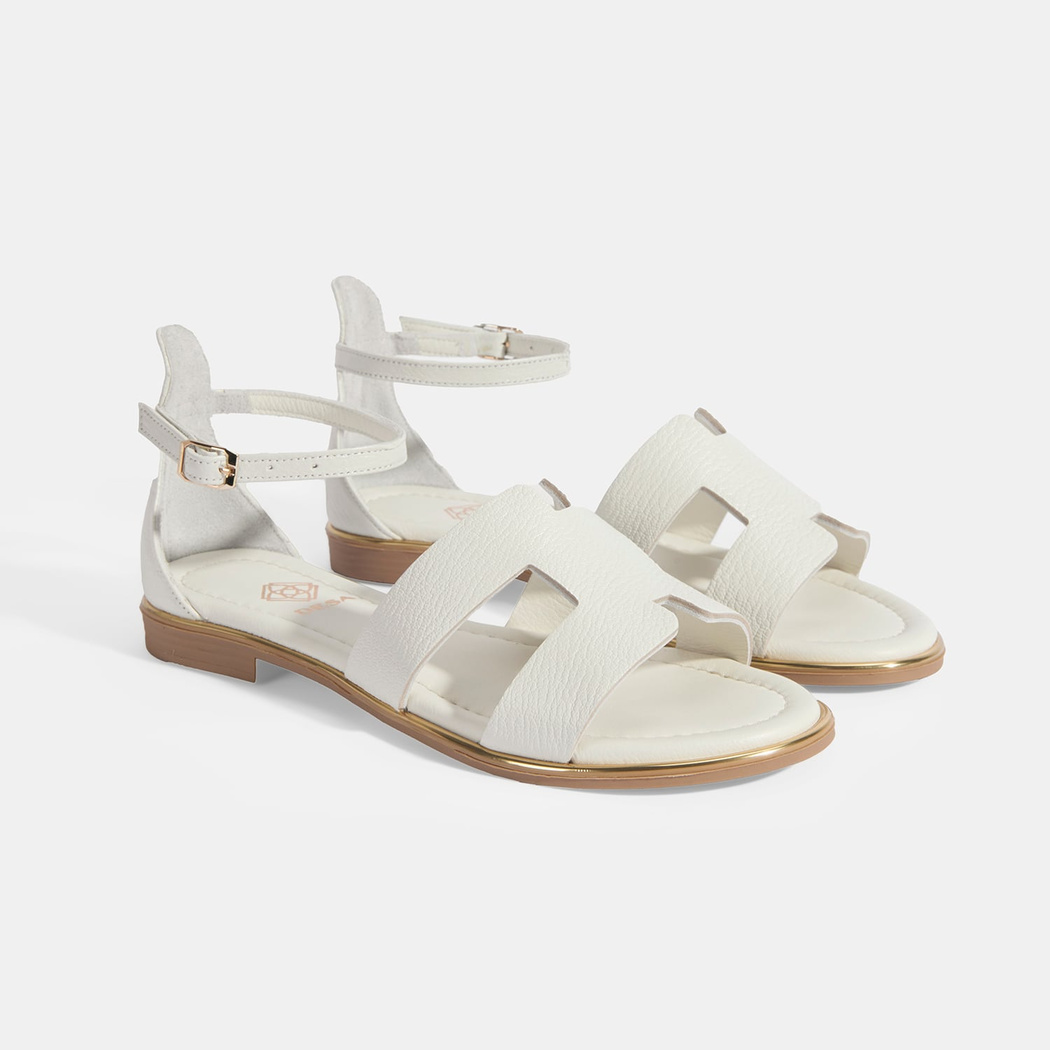 Kadın Beyaz Ayarlanabilir Tokalı Deri Sandalet