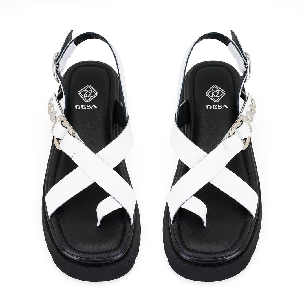 Kadın Beyaz Ayarlanabilir Tokalı Deri Sandalet