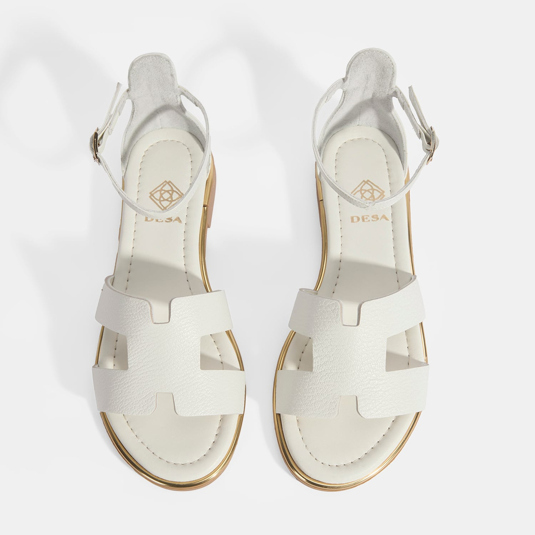 Kadın Beyaz Ayarlanabilir Tokalı Deri Sandalet