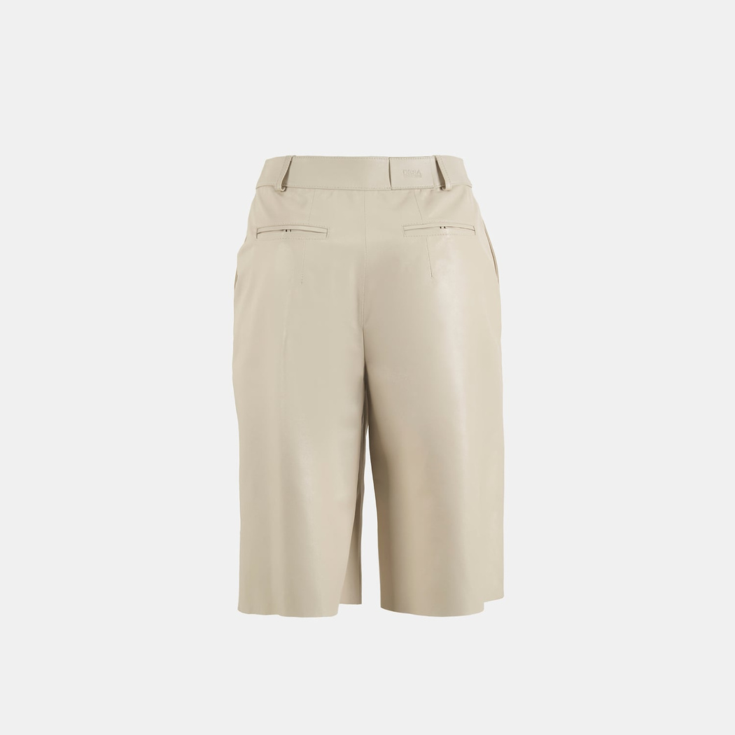 Kadın Beyaz Deri Bermuda Şort