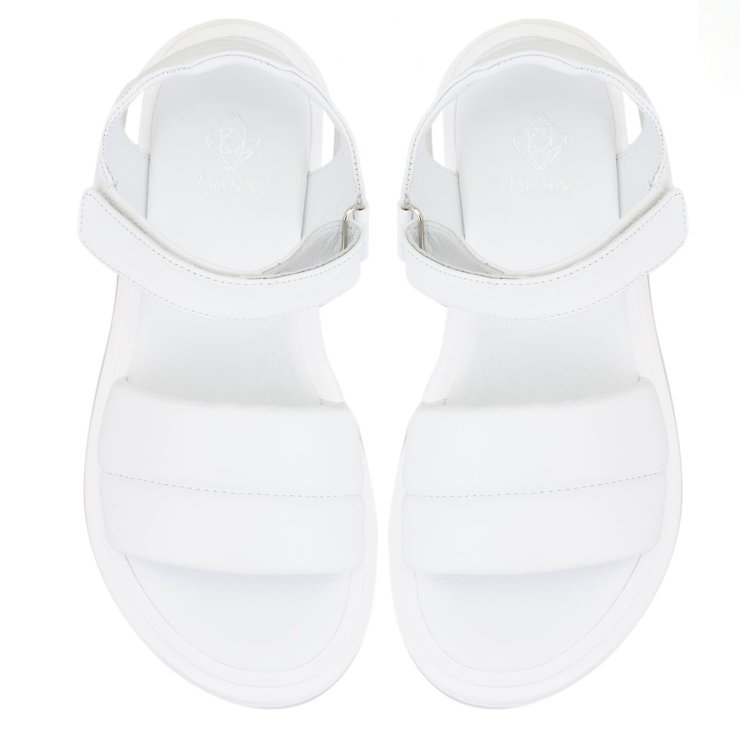 Kadın Beyaz Dolgu Tabanlı Deri Sandalet