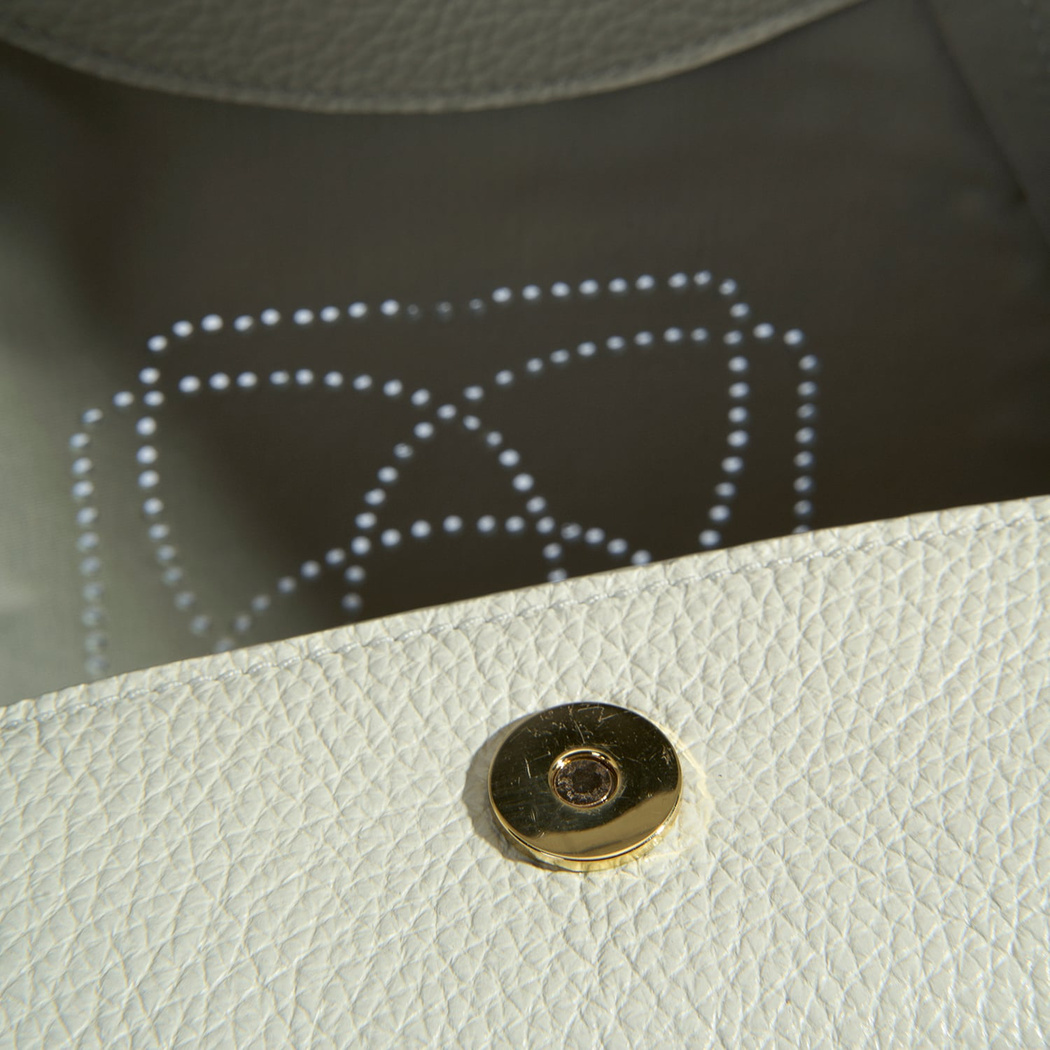 Kadın Beyaz Logo Baskılı Deri El Çantası