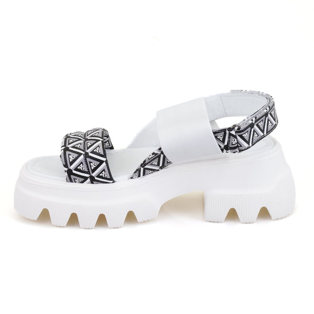 Kadın Beyaz Monogram Desenli Dolgu Topuklu Sandalet