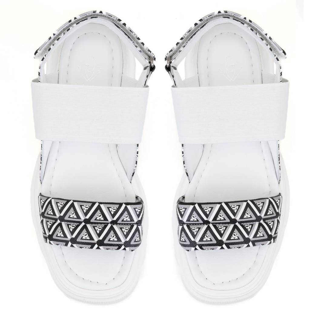Kadın Beyaz Monogram Desenli Dolgu Topuklu Sandalet