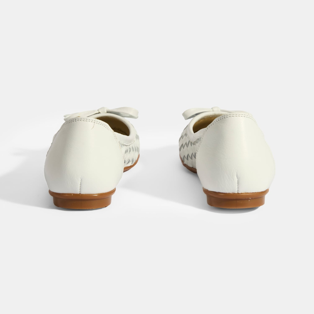 Kadın Beyaz Örgü Detaylı Fiyonklu Deri Babet