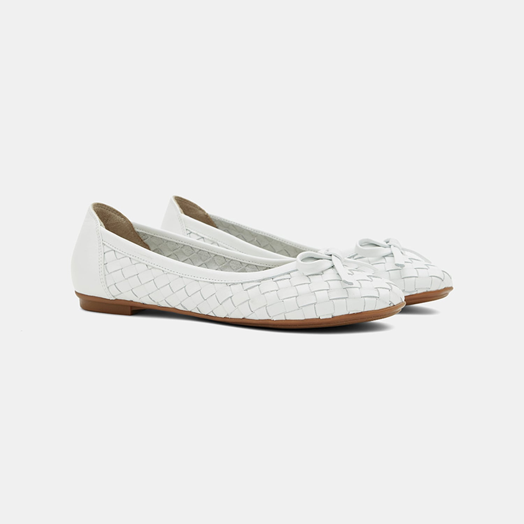 Kadın Beyaz Örgülü Fiyonk Detaylı Deri Babet