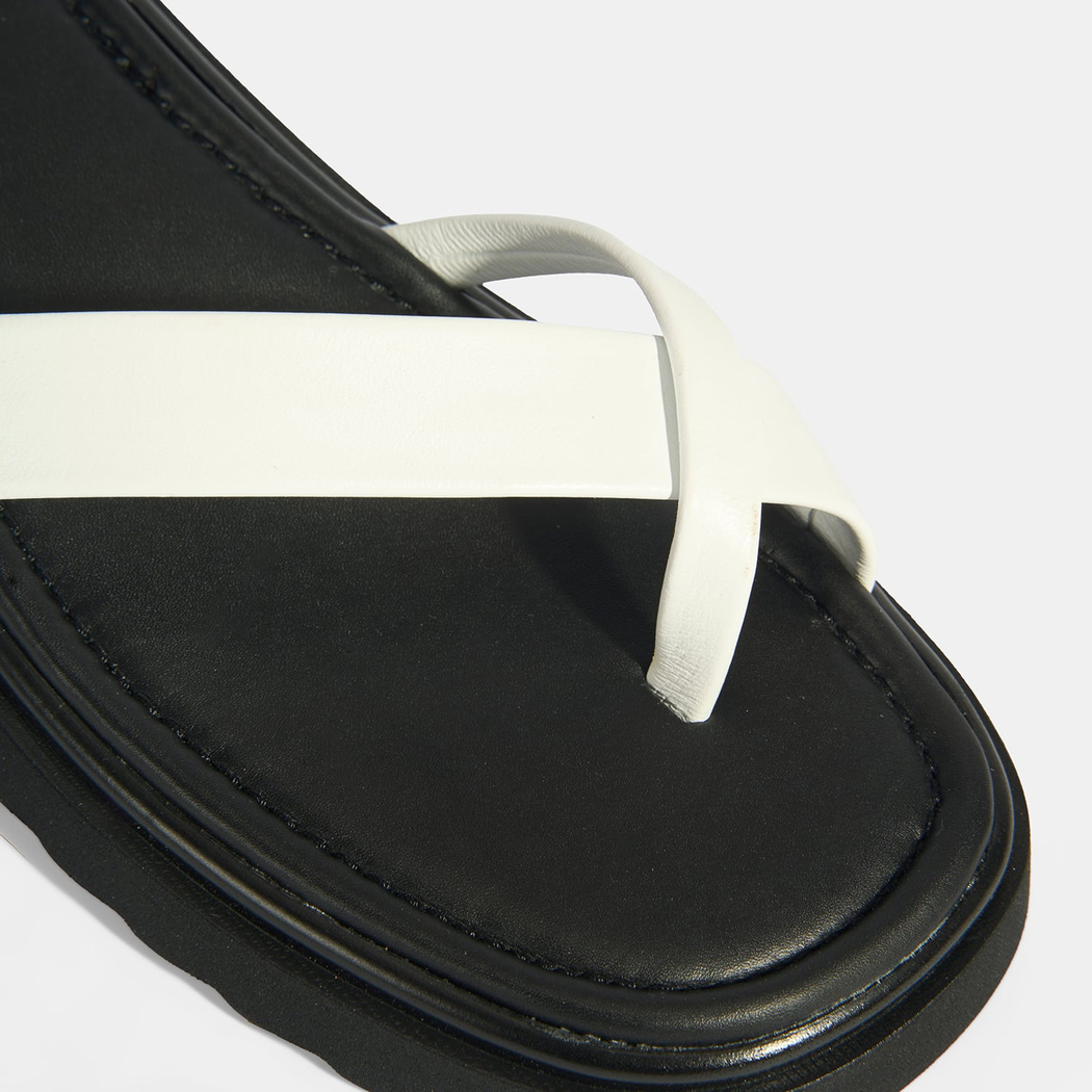 Kadın Beyaz Parmak Arası Deri Sandalet