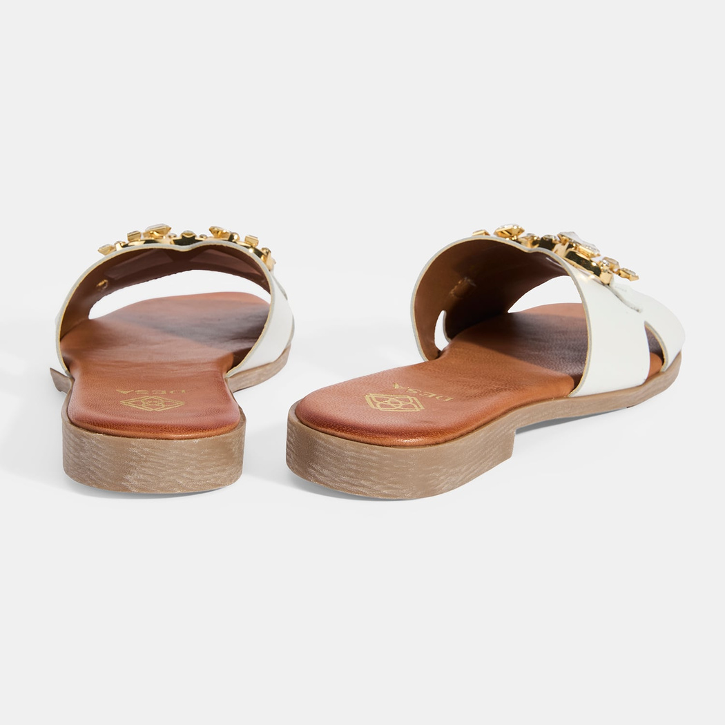 Kadın Beyaz Taşlı Toka Aksesuarlı Deri Terlik