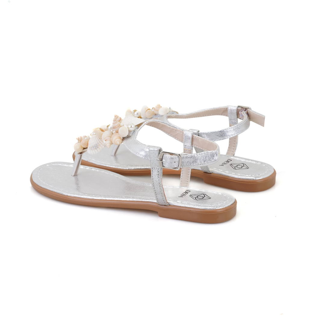 Kadın Gümüş Aksesuarlı Parmak Arası Deri Sandalet