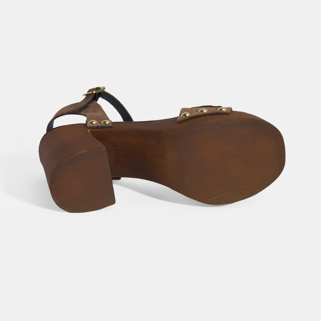 Kadın Kahve Aksesuar Detaylı Ayarlanabilir Tokalı Süet Topuklu Sandalet