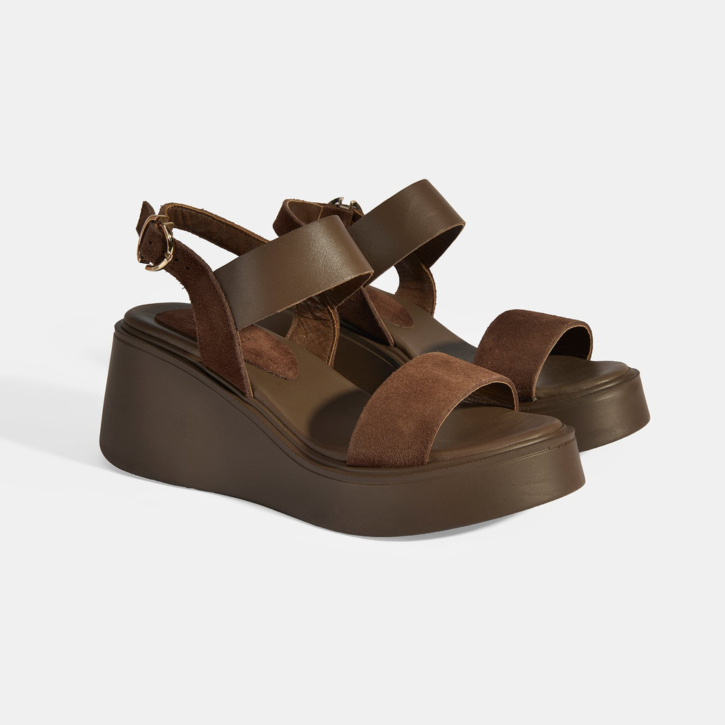 Kadın Kahve Ayarlanabilir Tokalı Deri Detaylı Dolgu Topuklu Süet Sandalet