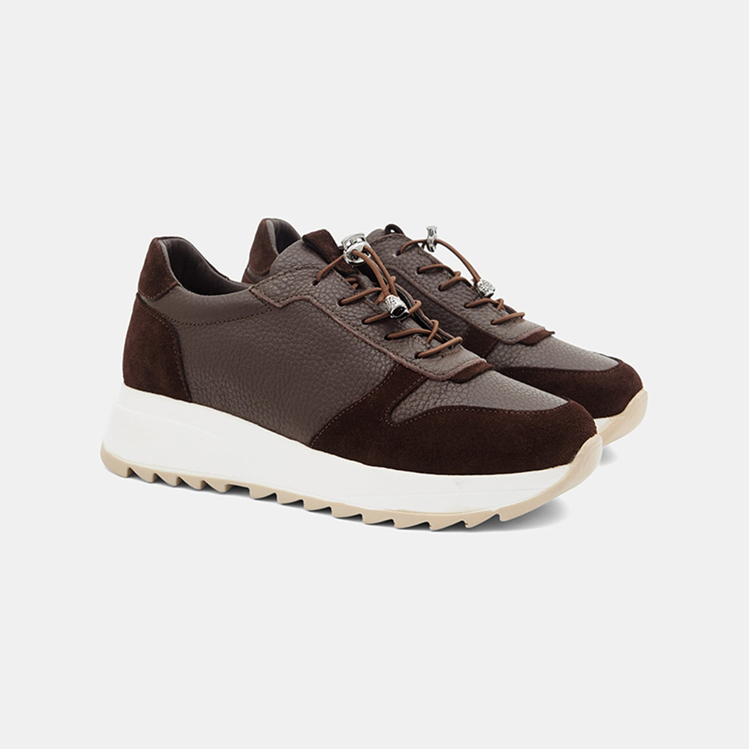 Kadın Kahve Lastik Bağcıklı Süet Dokulu Deri Spor Ayakkabı