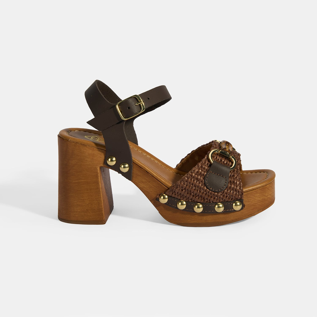 Kadın Kahve Tokalı Aksesuarlı Detaylı Topuklu Sandalet