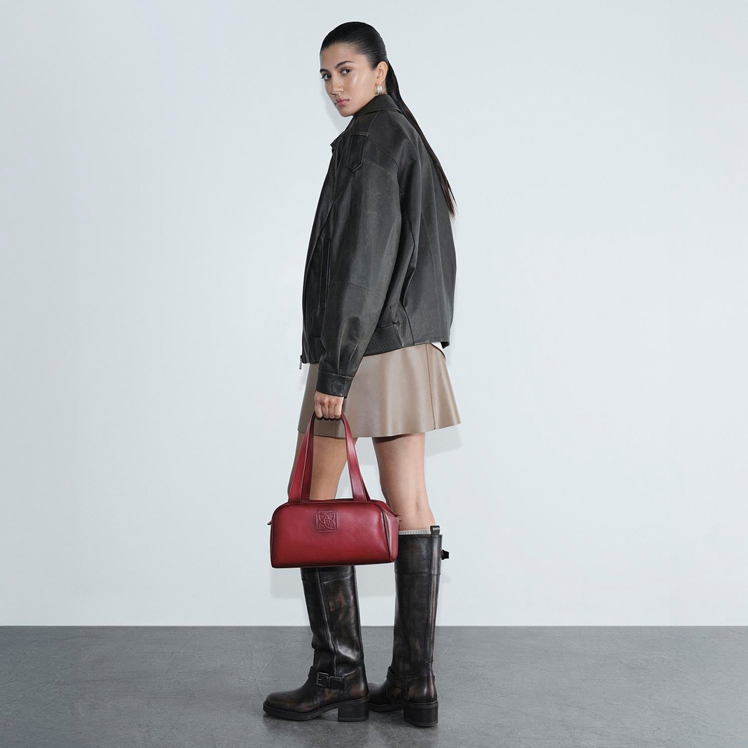 Kadın Kırmızı Monogram Logolu Deri Omuz Çantası