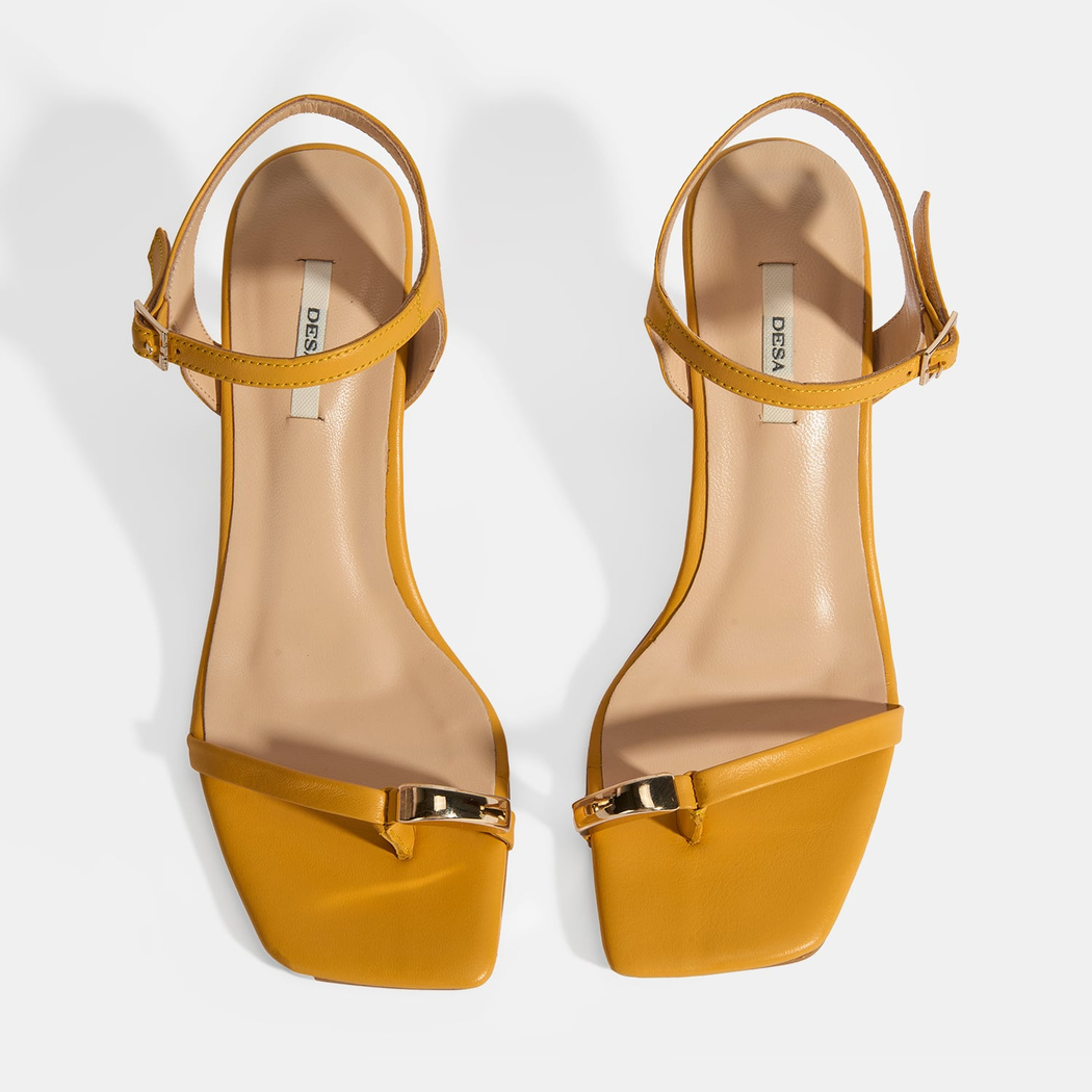 Kadın Mango Metal Aksesuarlı Parmak Arası Topuklu Ayakkabı