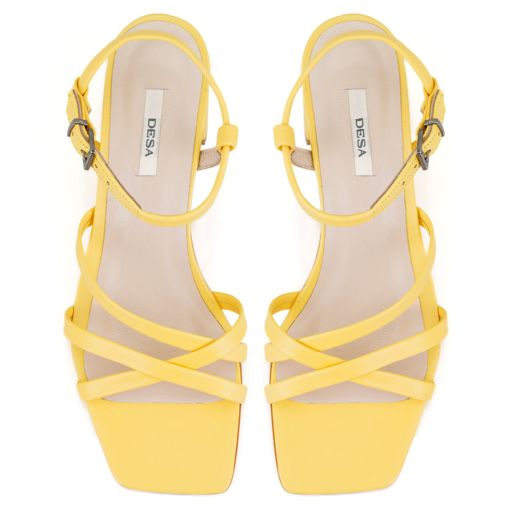 Kadın Sarı Ayarlanabilir Tokalı Topuklu Deri Sandalet