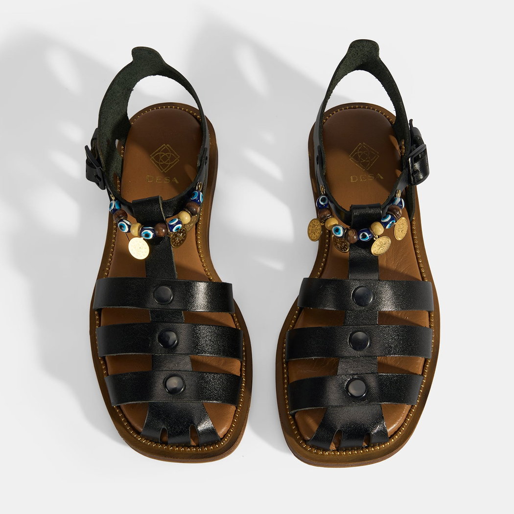 Kadın Siyah Aksesuar Detaylı Ayarlanabilir Tokalı Deri Sandalet