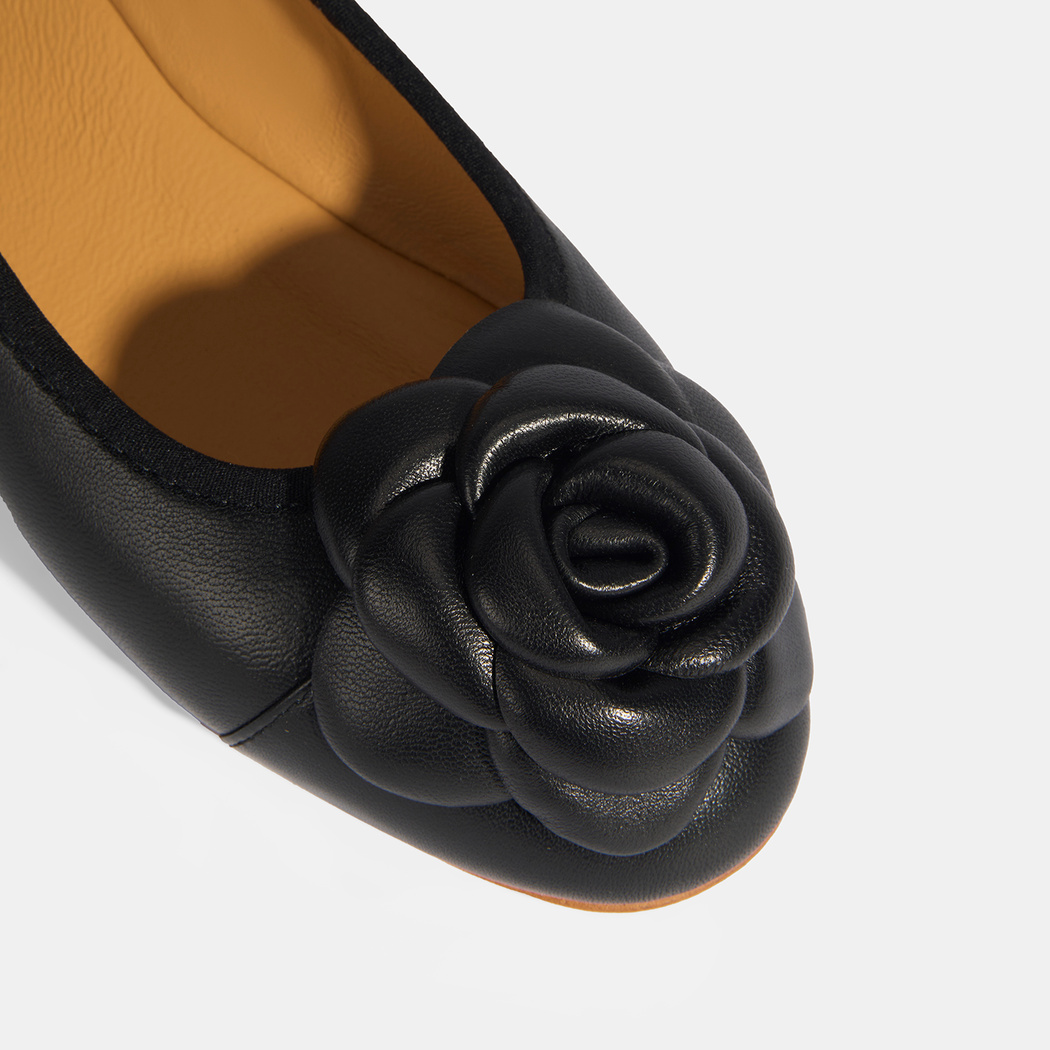 Kadın Siyah Aksesuar Detaylı Deri Babet 