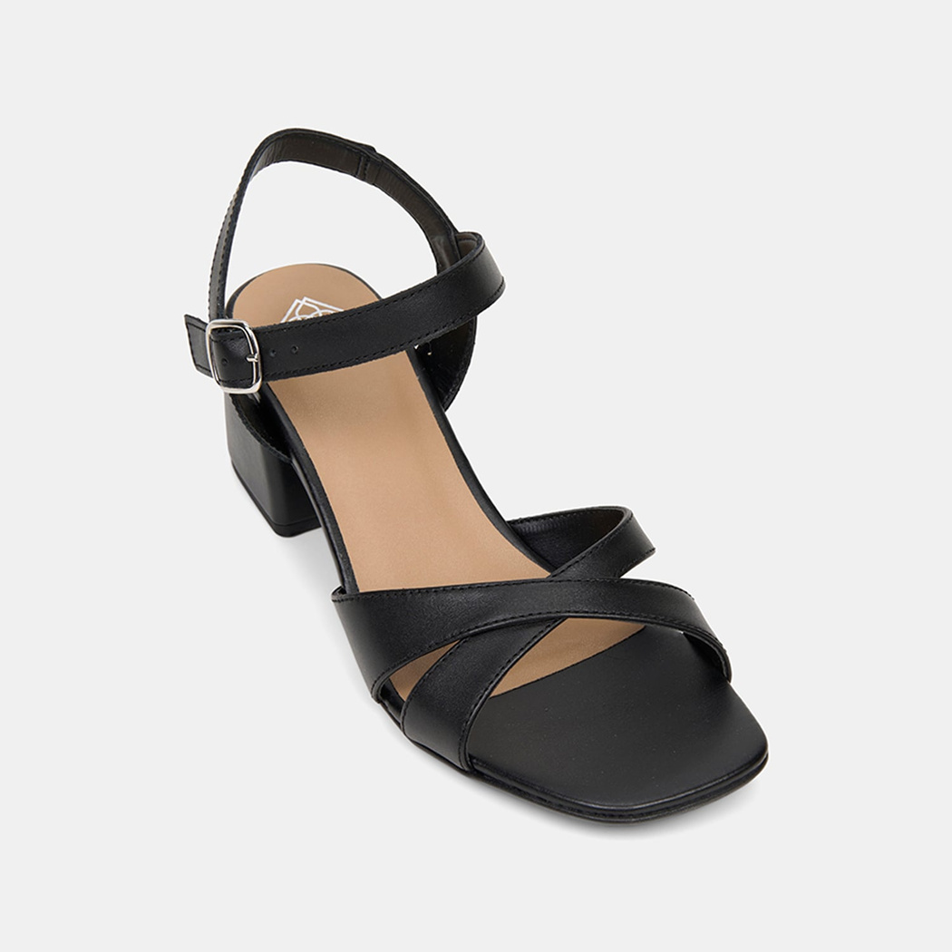 Kadın Siyah Ayarlanabilir Metal Tokalı Deri Sandalet