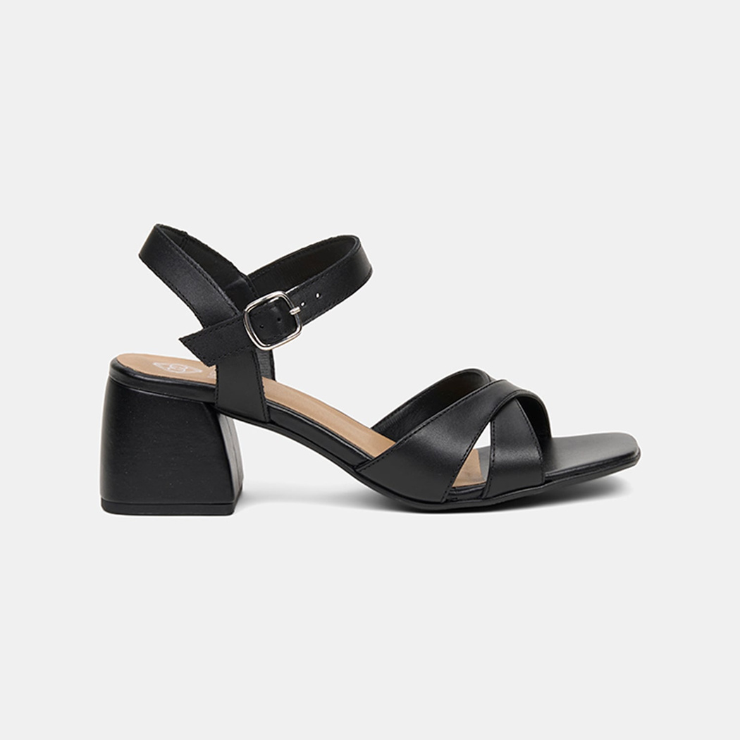 Kadın Siyah Ayarlanabilir Metal Tokalı Deri Sandalet