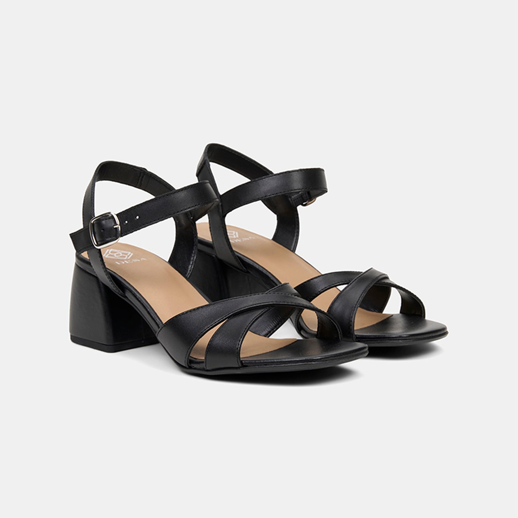 Kadın Siyah Ayarlanabilir Metal Tokalı Deri Sandalet