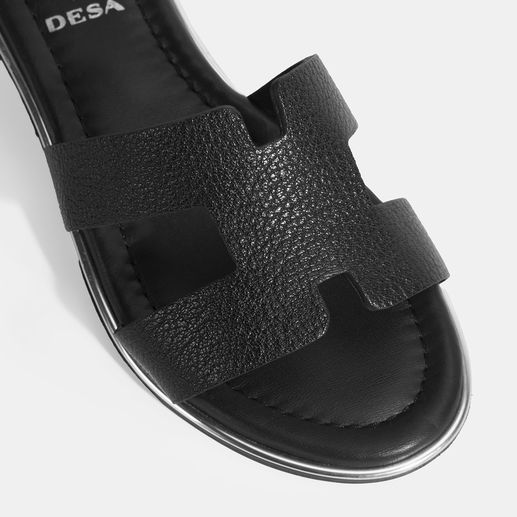 Kadın Siyah Ayarlanabilir Tokalı Deri Sandalet