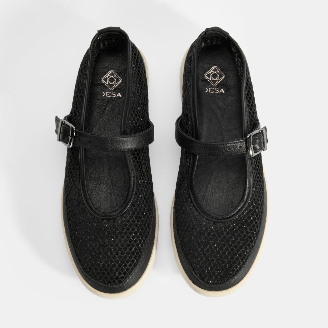 Kadın Siyah Ayarlanabilir Tokalı File Detaylı Ayakkabı