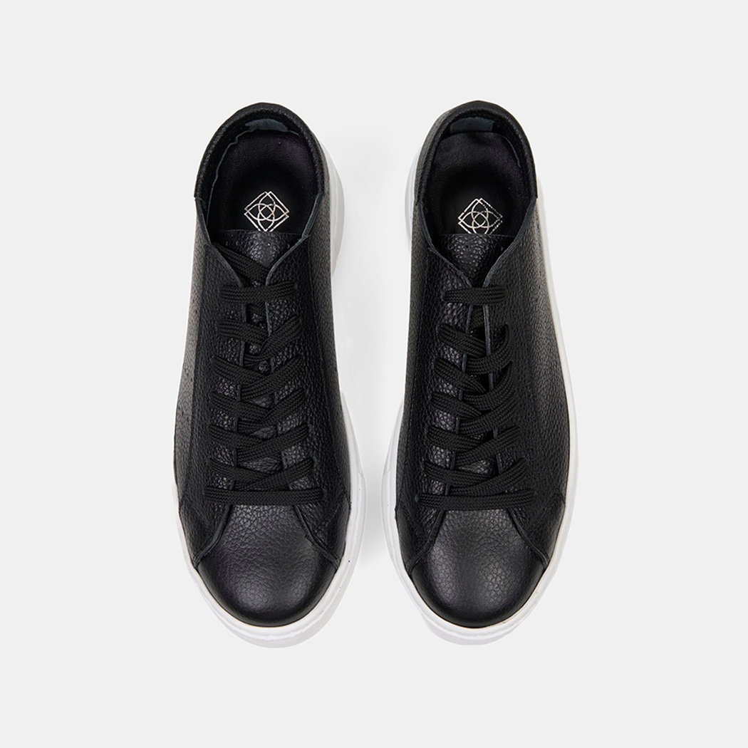 Kadın Siyah Bağcıklı Kalın Tabanlı Deri Spor Ayakkabı