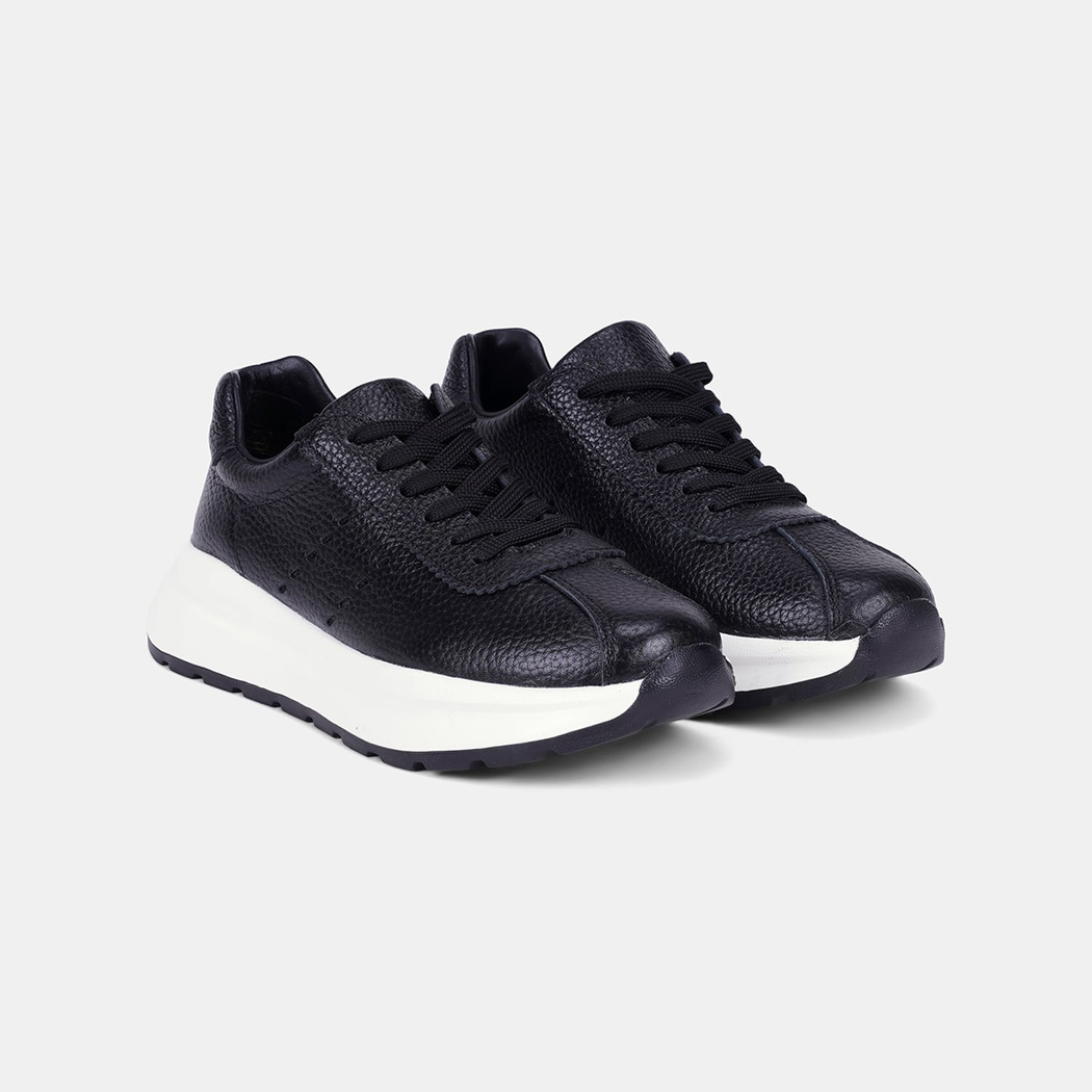 Kadın Siyah Bağcıklı Kalın Tabanlı Deri Sneaker