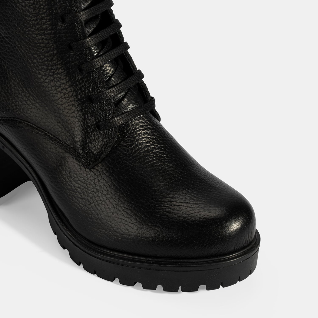 Kadın Siyah Bağcıklı Kalın Topuklu Deri Bot