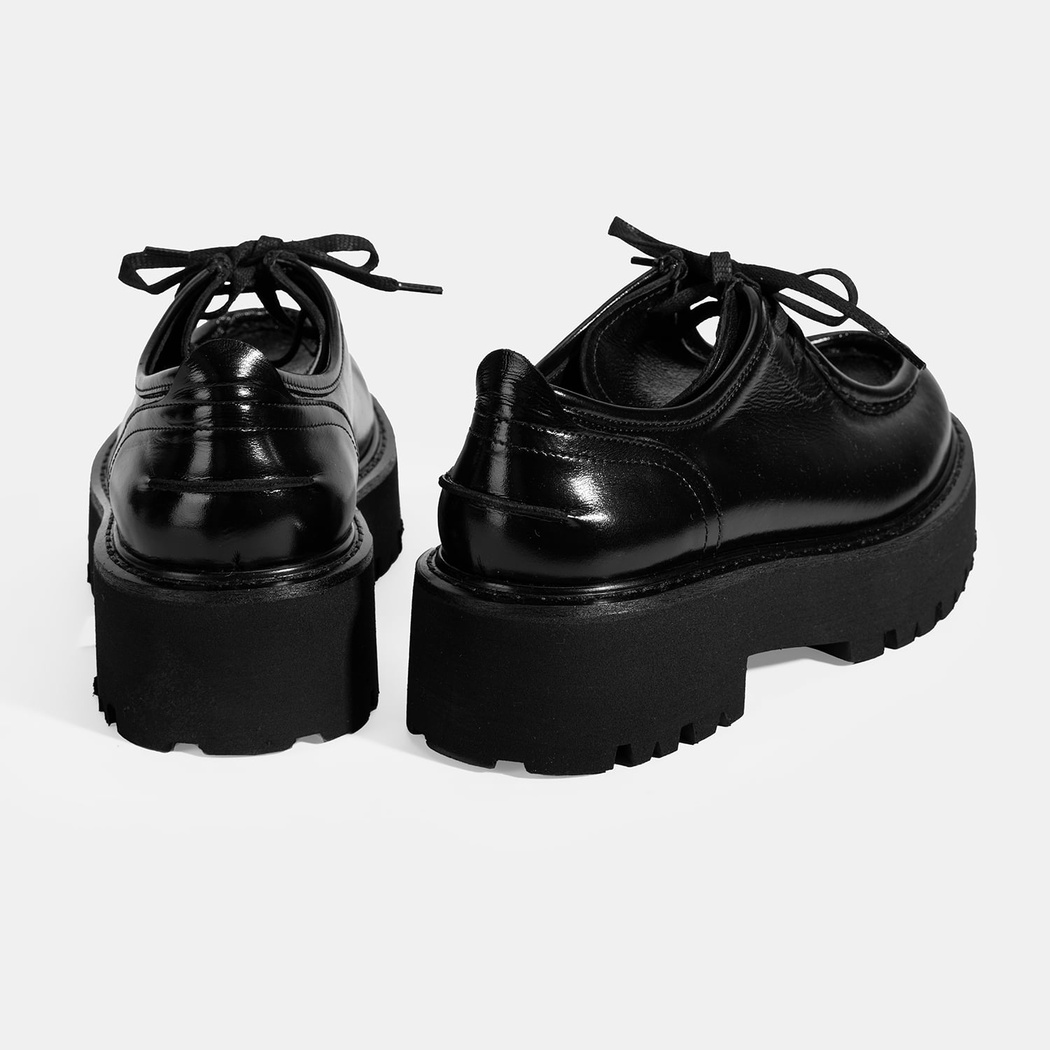 Kadın Siyah Bağcıklı Rugan Günlük Ayakkabı