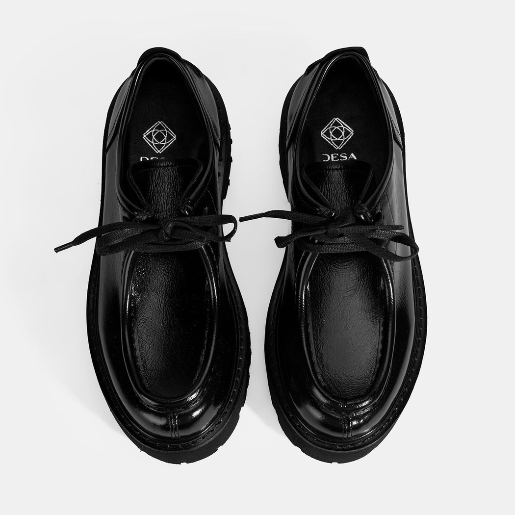 Kadın Siyah Bağcıklı Rugan Günlük Ayakkabı