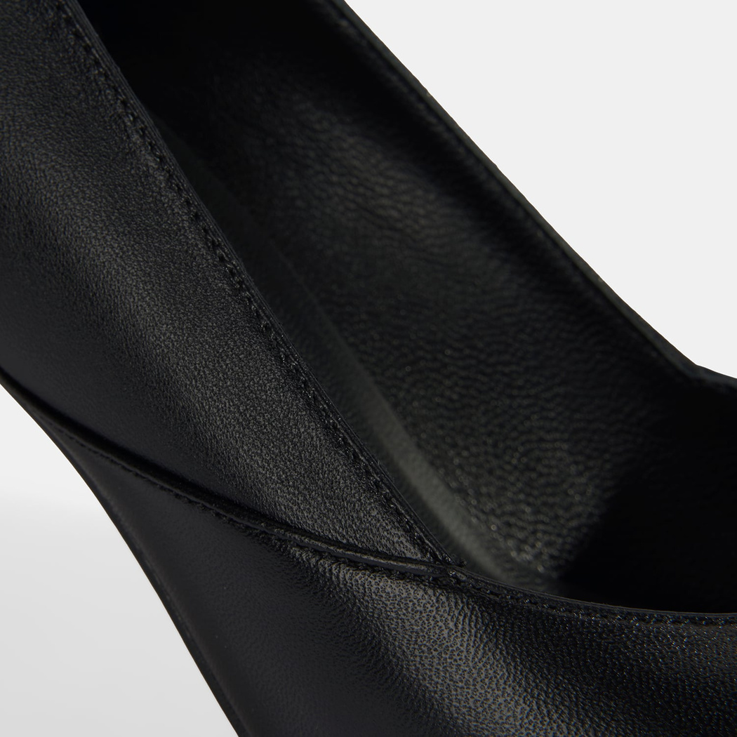 Kadın Siyah Deri Topuklu Klasik Ayakkabı