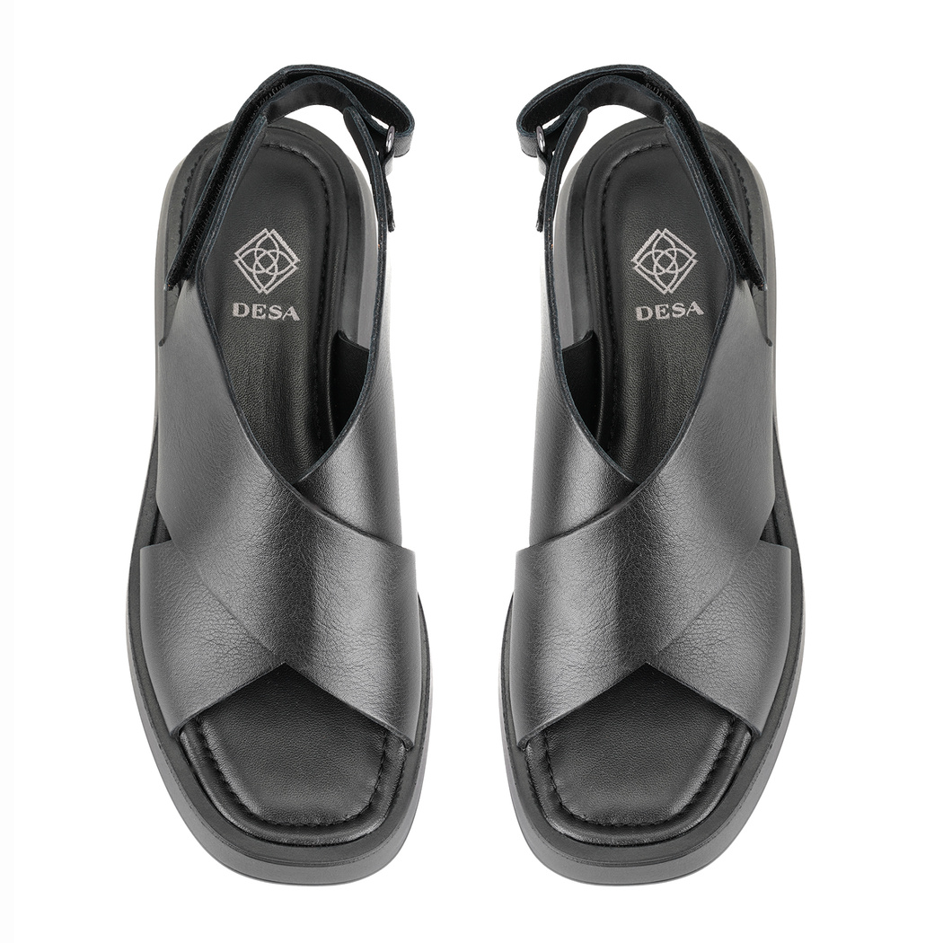 Kadın Siyah Dolgu Topuklu Deri Sandalet