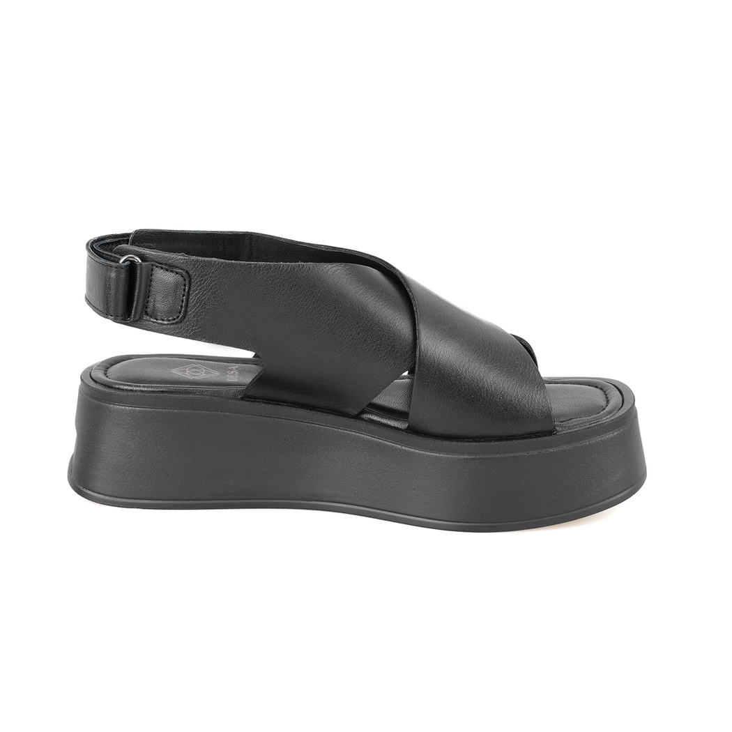 Kadın Siyah Dolgu Topuklu Deri Sandalet