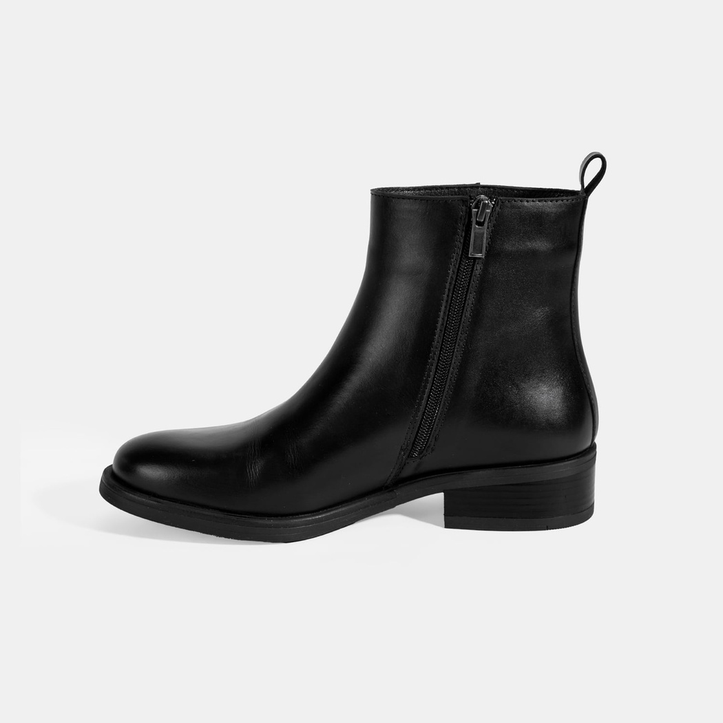 Kadın Siyah Fermuarlı Deri Bot