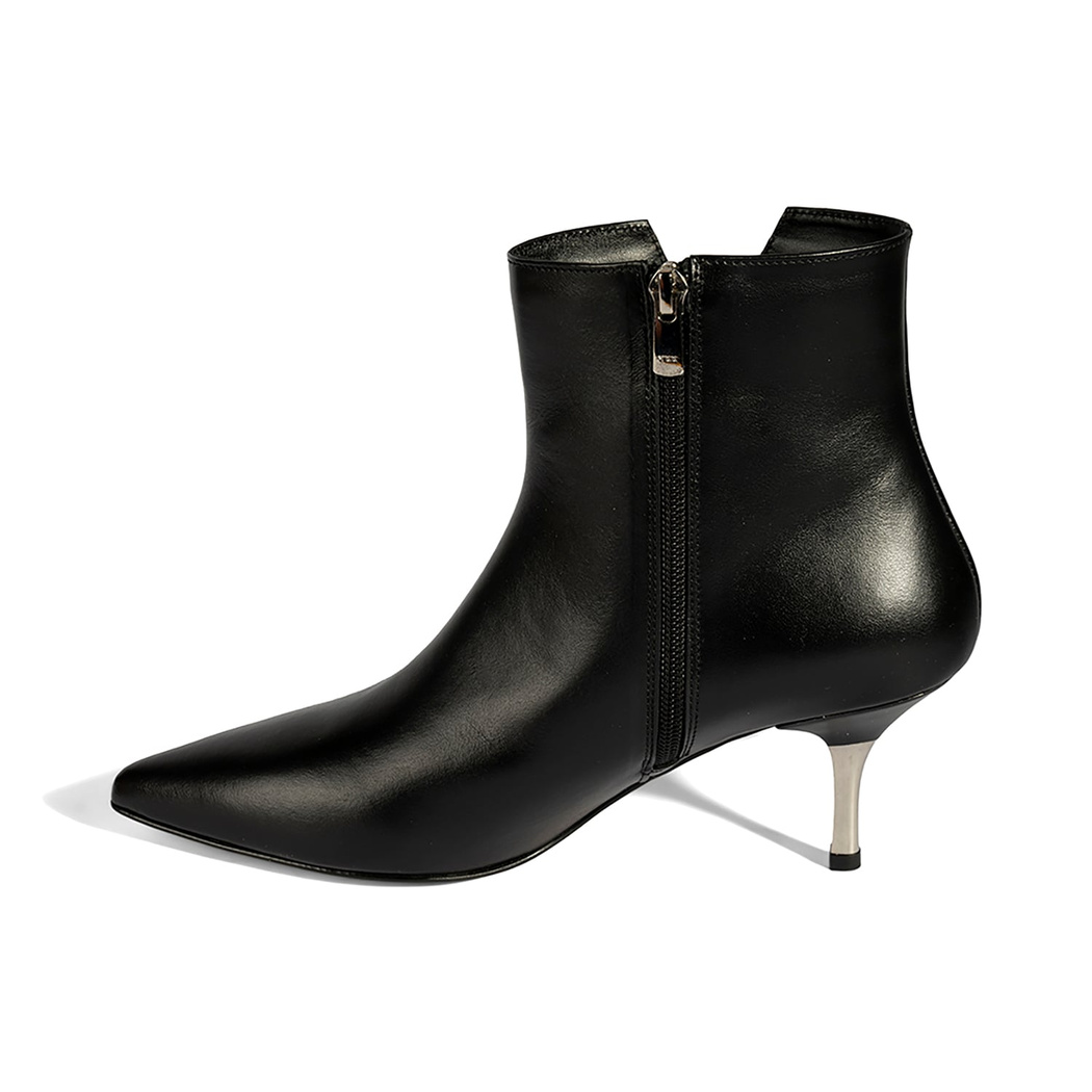 Kadın Siyah İnce Topuklu Sivri Burunlu Deri Bot