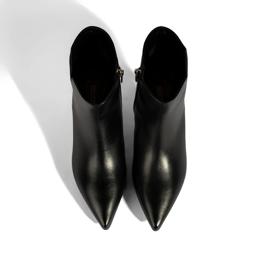 Kadın Siyah İnce Topuklu Sivri Burunlu Deri Bot