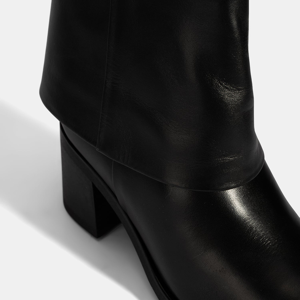 Kadın Siyah Katlama Detaylı Topuklu Deri Bot