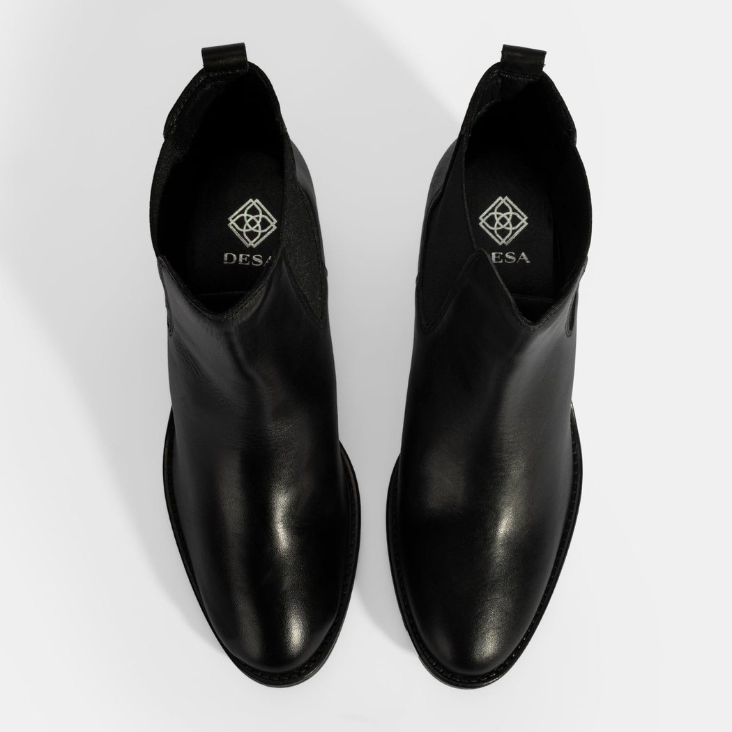 Kadın Siyah Lastikli Topuklu Deri Bot