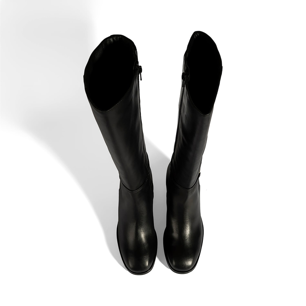 Kadın Siyah Metal Aksesuarlı Deri Çizme