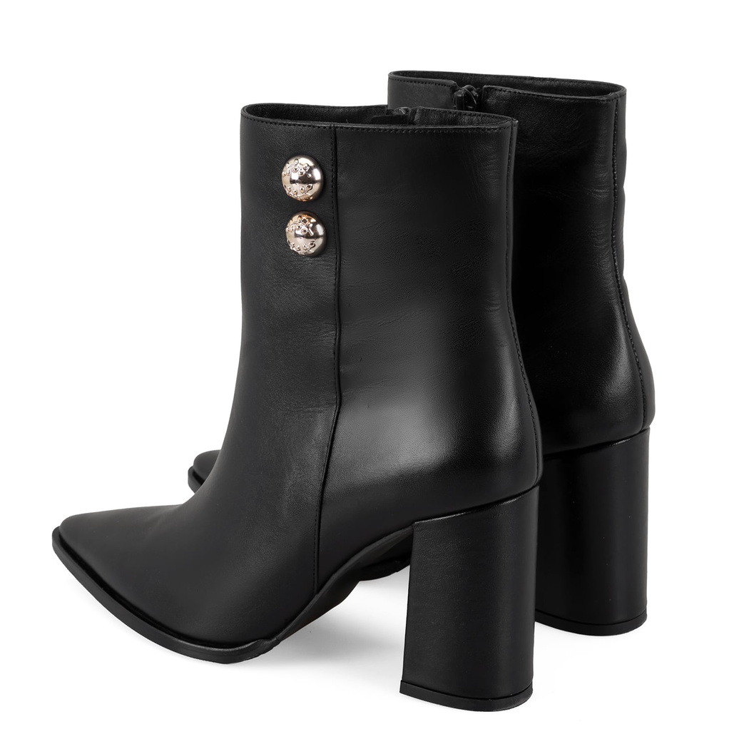 Kadın Siyah Metal Aksesuarlı Deri Topuklu Bot