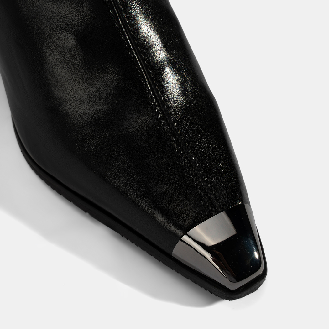 Kadın Siyah Metal Burun Detaylı Topuklu Stretch Bot