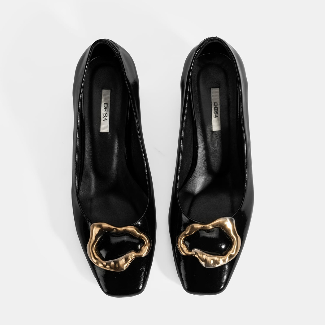 Kadın Siyah Metal Toka Aksesuarlı Rugan Topuklu Ayakkabı