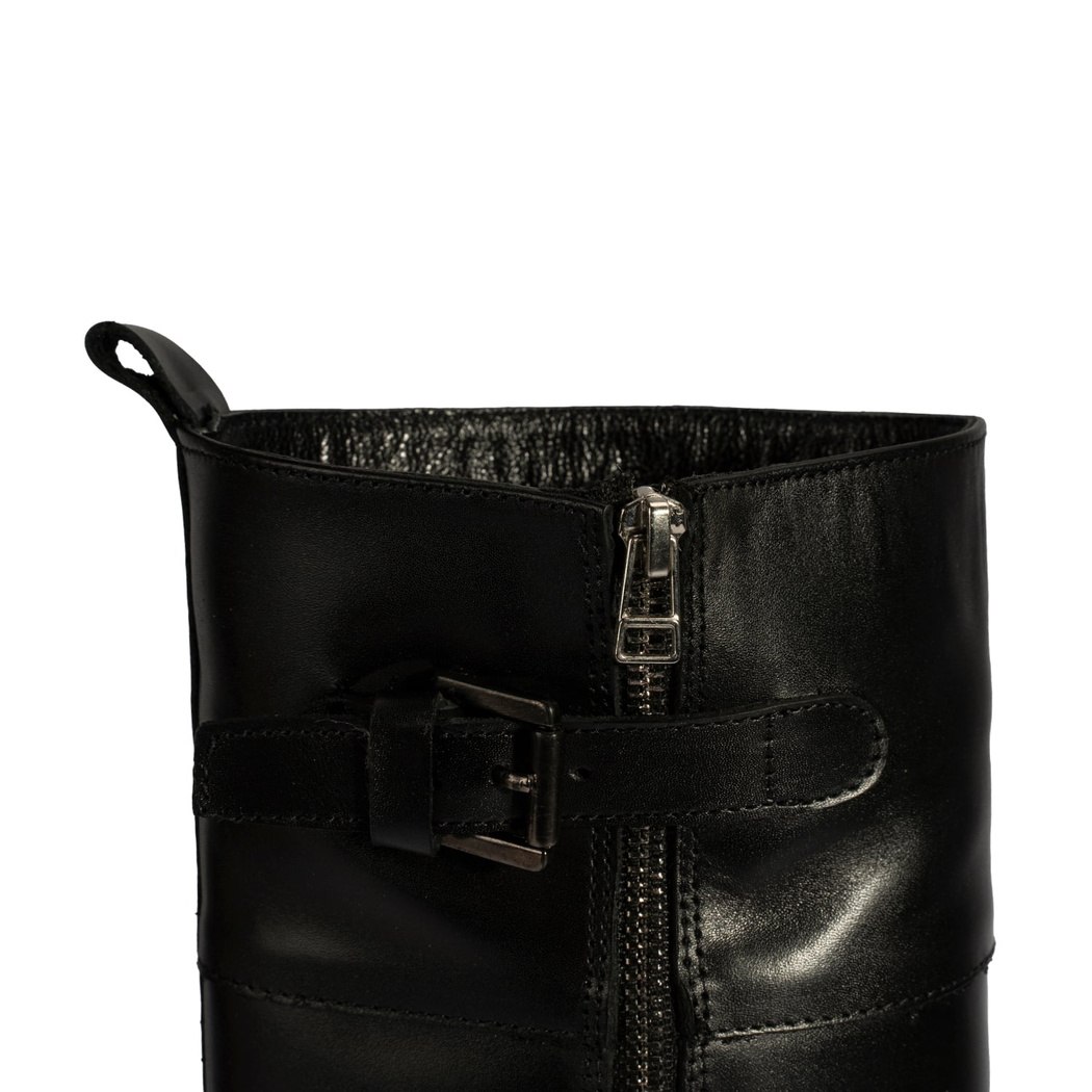 Kadın Siyah Metal Toka Detaylı Deri Çizme