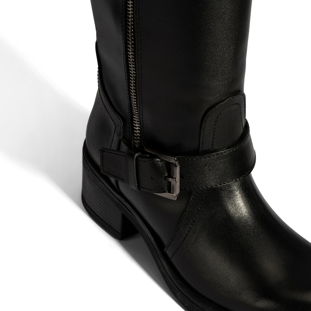 Kadın Siyah Metal Toka Detaylı Deri Çizme